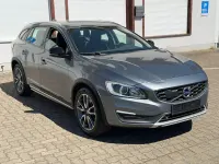 Gebraucht Volvo V60 CC Momentum 150 PS (110 kW) 2015 Grau Kombi