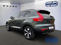 Neu Volvo XC40 Plus 197 PS (144 kW) 2025 Forest lake / metallic SUV