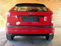 Gebraucht Ford Focus 80 PS (58 kW) 2005 Rot Kleinwagen