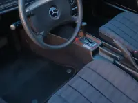 Gebraucht Mercedes 190 109 PS (80 kW) 1991 Gold Limousine