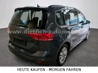 Gebraucht VW Touran Comfortline 150 PS (110 kW) 2023 Delfingrau Van / Kleinbus