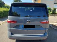 Gebraucht VW Multivan Style 150 PS (110 kW) 2023 Grau Van