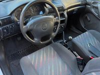Gebraucht Opel Astra 75 PS (55 kW) 1997 Weiß Limousine