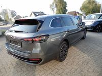 Gebraucht VW Passat Elegance 150 PS (110 kW) 2024 Grau Kombi
