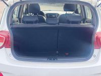 Gebraucht Hyundai i10 Basis 67 PS (49 kW) 2014 Pure white / sol Kleinwagen