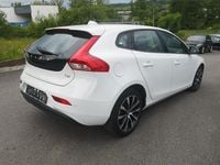 Gebraucht Volvo V40 Momentum 122 PS (89 kW) 2019 Weiß Limousine