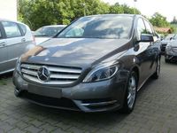 Gebraucht Mercedes B200 156 PS (114 kW) 2014 Grau metallic Van / Kleinbus