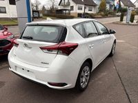 Gebraucht Toyota Auris Cool 99 PS (72 kW) 2016 Unbekannt Limousine