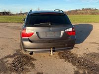 Gebraucht BMW 320 163 PS (119 kW) 2006 Grau Kombi