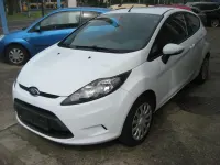 Gebraucht Ford Fiesta 60 PS (44 kW) 2009 Weiß Kleinwagen