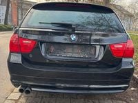 Gebraucht BMW 330 Exclusive 245 PS (180 kW) 2010 Schwarz Kombi