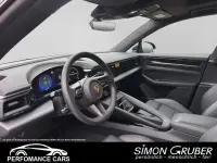 Second-hand Porsche Macan 4 Electric 264 kW (360 CP) 2025 Negru SUV