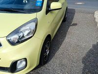 Gebraucht Kia Picanto Attract 69 PS (50 kW) 2012 Grün Kleinwagen