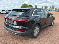 Second-hand Audi e-tron Ambiente 230 kW (313 CP) 2022 Negru SUV