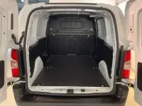 Używany Opel Combo Basis 102 KM (75 kW) 2024 Biały Minivan