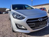 Gebraucht Hyundai i30 Passion 135 PS (99 kW) 2016 Silber Limousine