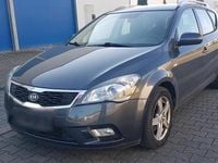 Używany Kia Ceed 78 KM (57 kW) 2011 Szary Hatchback