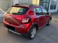 Gebraucht Dacia Sandero Stepway 90 PS (66 kW) 2015 Rot Limousine