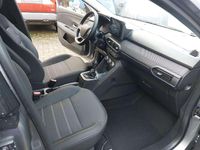 Neu Dacia Sandero Expression 110 PS (80 kW) 2026 Dolomitgrau, beige und andere Limousine