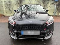 Gebraucht Ford Focus ST 186 PS (136 kW) 2017 Schwarz Limousine