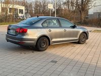 Gebraucht VW Jetta 105 PS (77 kW) 2011 Grau Limousine
