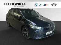 Gebraucht BMW 220 Active Tourer M Sport 163 PS (119 kW) 2025 Saphirschwarz Van / Kleinbus