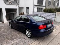 Gebraucht BMW 318 143 PS (105 kW) 2011 Blau Limousine