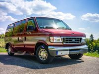 Second-hand Ford Econoline 220 CP (161 kW) 2000 Roșu Monovolum