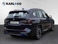Gebraucht BMW iX3 M Sport 210 kW (286 PS) 2023 Carbonschwarz metallic SUV