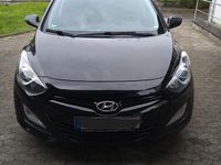 Gebraucht Hyundai i30 Edition 99 PS (72 kW) 2014 Schwarz Limousine