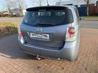 Gebraucht Toyota Verso Edition 147 PS (108 kW) 2011 Blau Van / Kleinbus