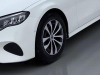 Gebraucht Mercedes E220 Avantgarde 197 PS (144 kW) 2024 Weiß Limousine