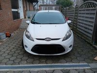 Gebraucht Ford Fiesta Champions Edition 60 PS (44 kW) 2012 Weiß Limousine