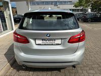 Gebraucht BMW 220 Sport Line 192 PS (141 kW) 2016 Glaciersilber metallic Van / Kleinbus
