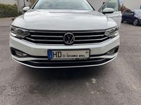 Gebraucht VW Passat 150 PS (110 kW) 2022 Weiß Kombi