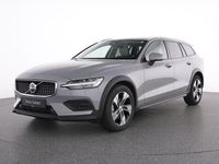 Gebraucht Volvo V60 CC Plus 197 PS (144 kW) 2024 Grau vapour grey / metallic Kombi