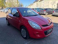 Gebraucht Hyundai i20 Classic 77 PS (56 kW) 2009 Electric red Kleinwagen