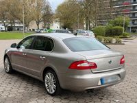 Gebraucht Skoda Superb 170 PS (125 kW) 2012 Grau Limousine