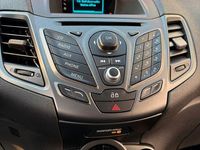 Gebraucht Ford Fiesta Trend 80 PS (58 kW) 2014 Rot Kleinwagen