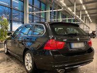 Gebraucht BMW 320 184 PS (135 kW) 2010 Schwarz Kombi