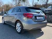 Gebraucht Mercedes A180 122 PS (89 kW) 2015 Grau Kleinwagen