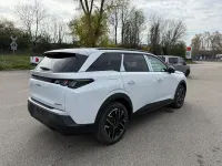 Neu Peugeot 5008 Allure 145 PS (106 kW) 2025 Perla nera schwarz metallic Van / Kleinbus