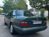 Gebraucht Mercedes E220 150 PS (110 kW) 1994 Grün Limousine