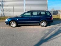Gebraucht VW Passat 116 PS (85 kW) 2001 Blau Kombi