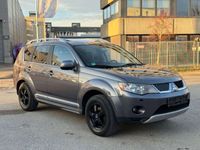 gebraucht Mitsubishi Outlander 2.4 Instyle 4x4 Autom. 7Sitzer Navi