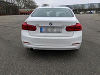 Gebraucht BMW 320 184 PS (135 kW) 2017 Weiß Limousine
