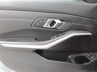 Gebraucht BMW 330 Advantage 184 PS (135 kW) 2021 Blue ridge mountain metallic Kombi