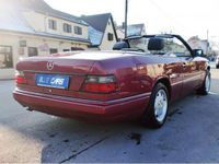 Gebraucht Mercedes E200 136 PS (100 kW) 1995 Rot metallic Cabrio