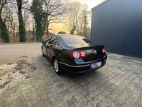 Gebraucht VW Passat 140 PS (102 kW) 2010 Schwarz Limousine