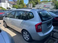 Gebraucht Kia Carens LX 144 PS (105 kW) 2006 Fine silver Van / Kleinbus